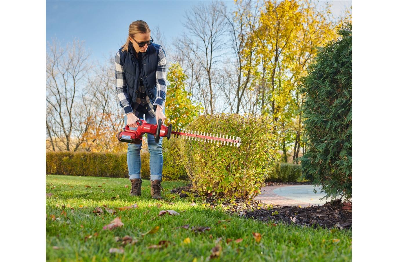 Toro 60V MAX* Electric Battery 24 Hedge Trimmer (51840) - Grand